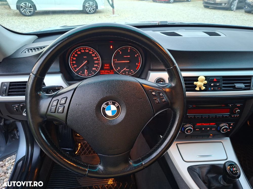 BMW Seria 3 318d - 15