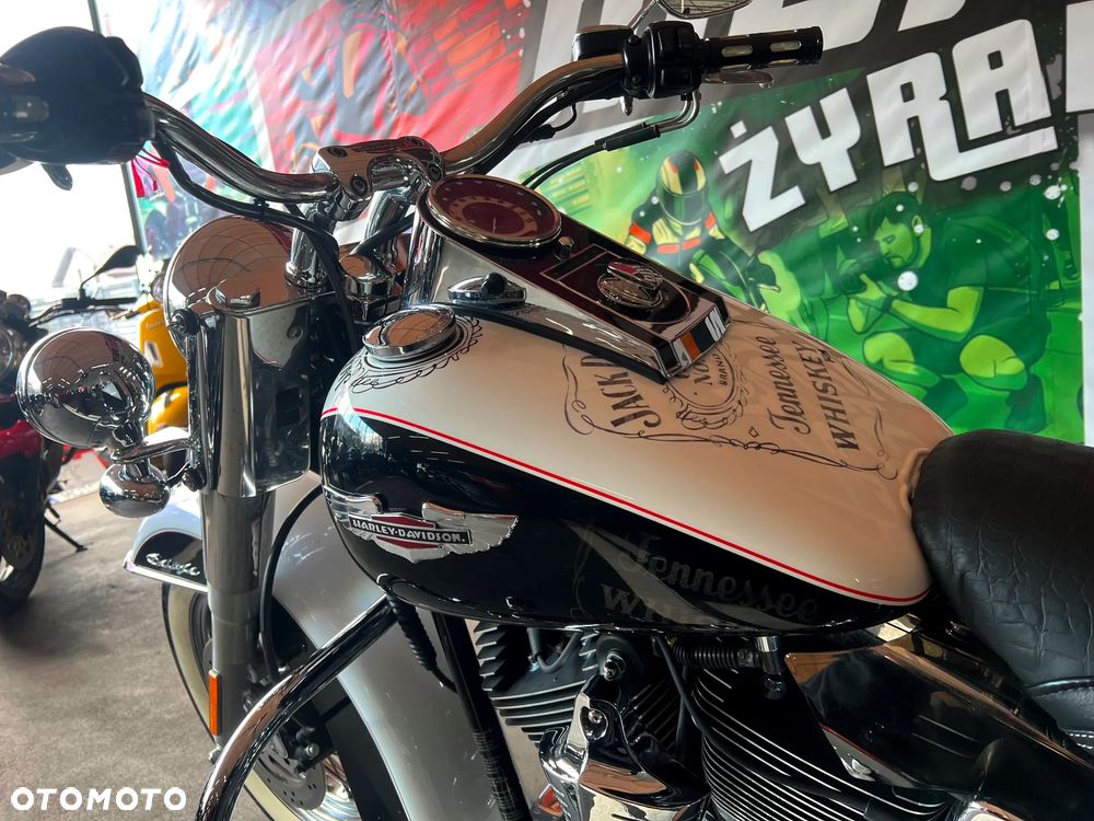 Harley-Davidson Softail Deluxe - 32