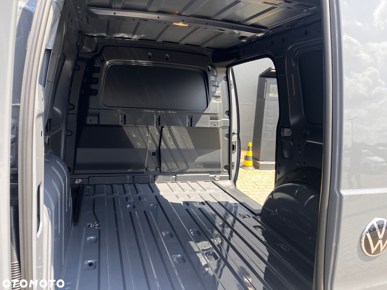 Volkswagen Caddy Cargo Maxi 2.0 TDI 102 KM 6-manual - 11