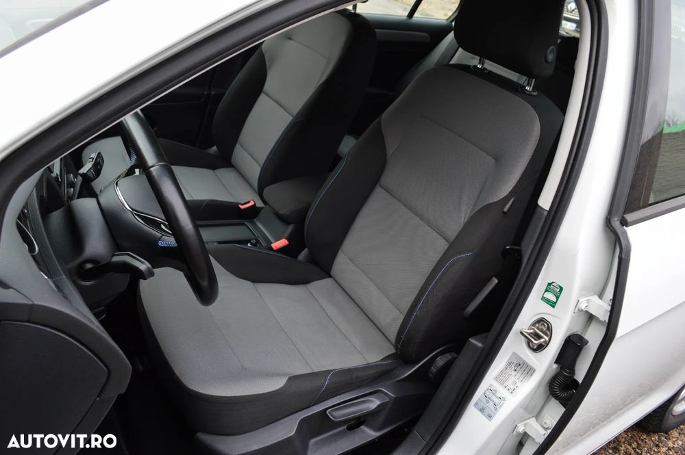 Volkswagen Golf e-Golf - 33