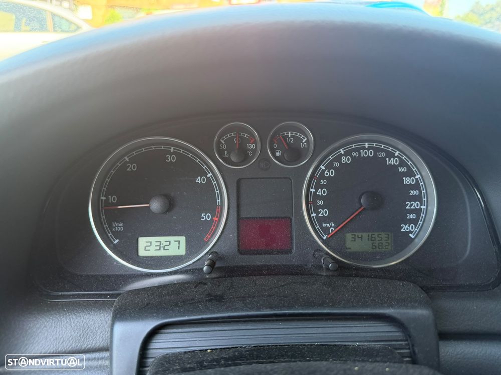 VW Passat 1.9 TDi Confortline Tip - 20