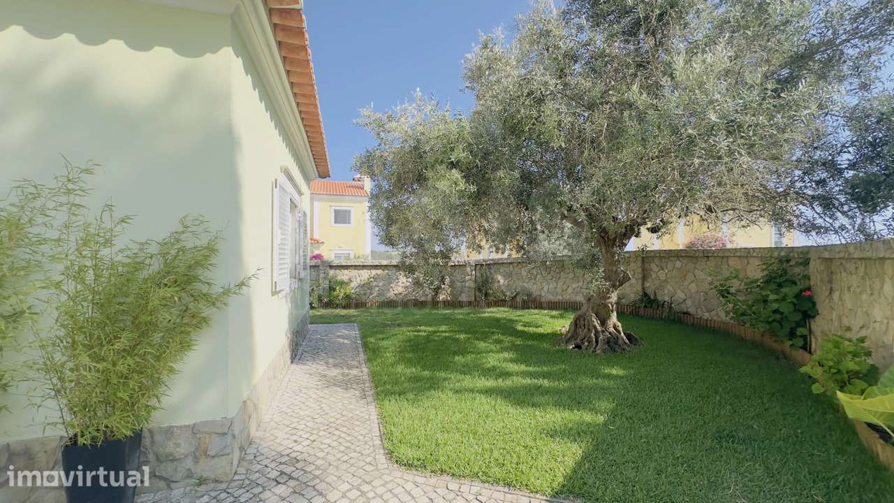 Exclusiva Moradia T4 com Jardim Privativo e Garagem | A minutos da ... - Grande imagem: 4/50