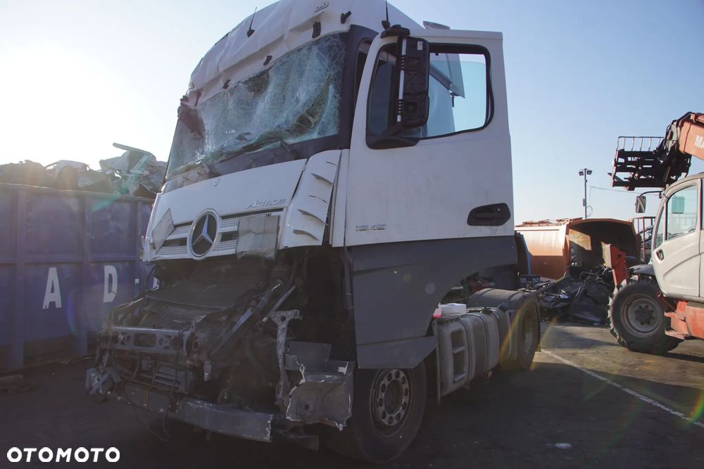 Pojazd na części - Mercedes Actros MP4 1845 12.8 449 KM OM471LA G211-12 9147 2018R Silnik Skrzynia Drzwi Grill Siodło Zbiornik Lampa Lusterko Deska Kokpit Sterownik Moduł Czujnik Licznik Panel Kierownica - 3