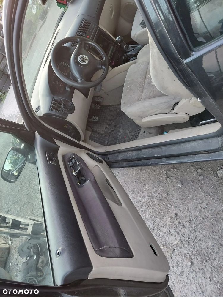 części do VW Golf IV 1.6 16V 99r czarny 3 - drzwi - 6