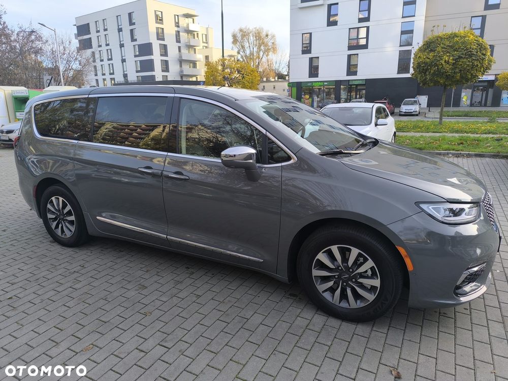 Chrysler Pacifica - 1