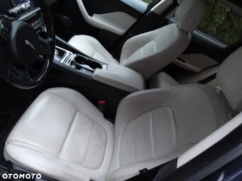 Jaguar F-Pace - 9