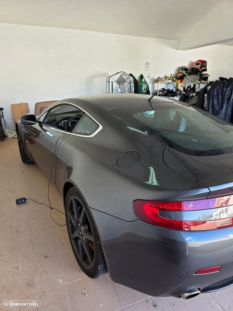 Aston Martin Vantage Coupe - 7