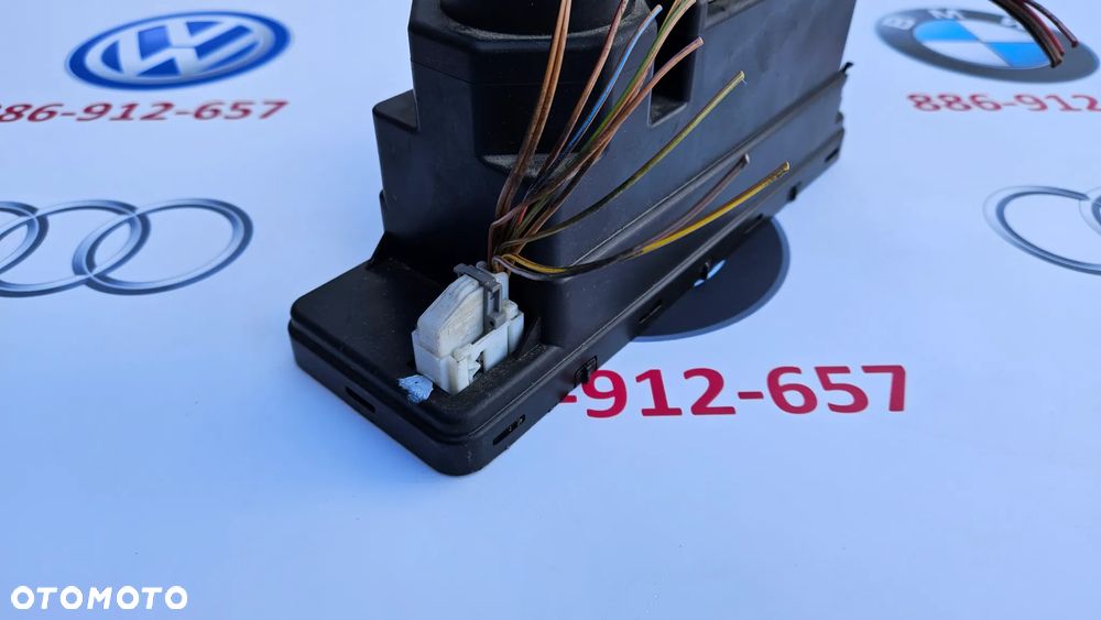 Mercedes E klasa W210 Pompka zamka centralnego 2088000748 HELLA - 5