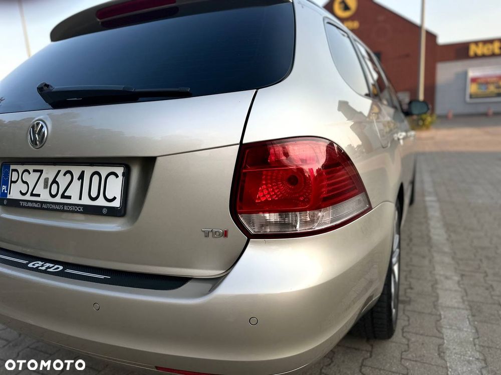 Volkswagen Golf 1.6 TDI DPF MATCH - 8