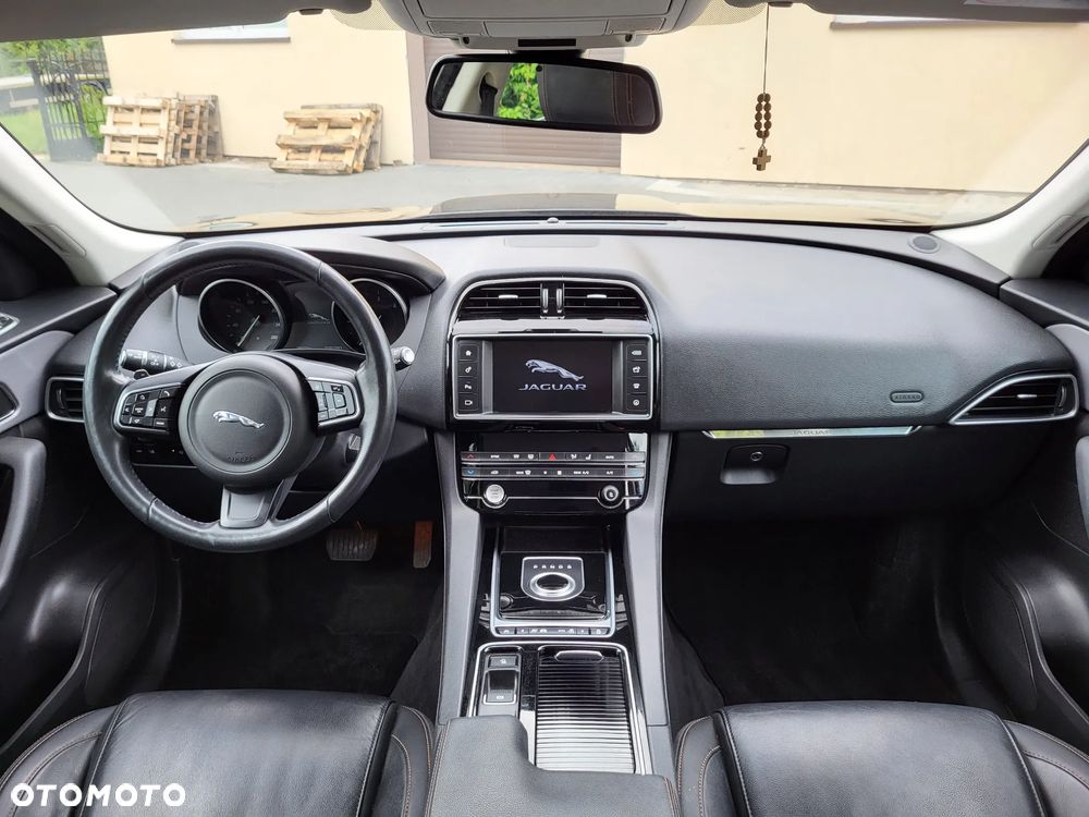 Jaguar F-Pace 2.0 i4D AWD Pure - 19