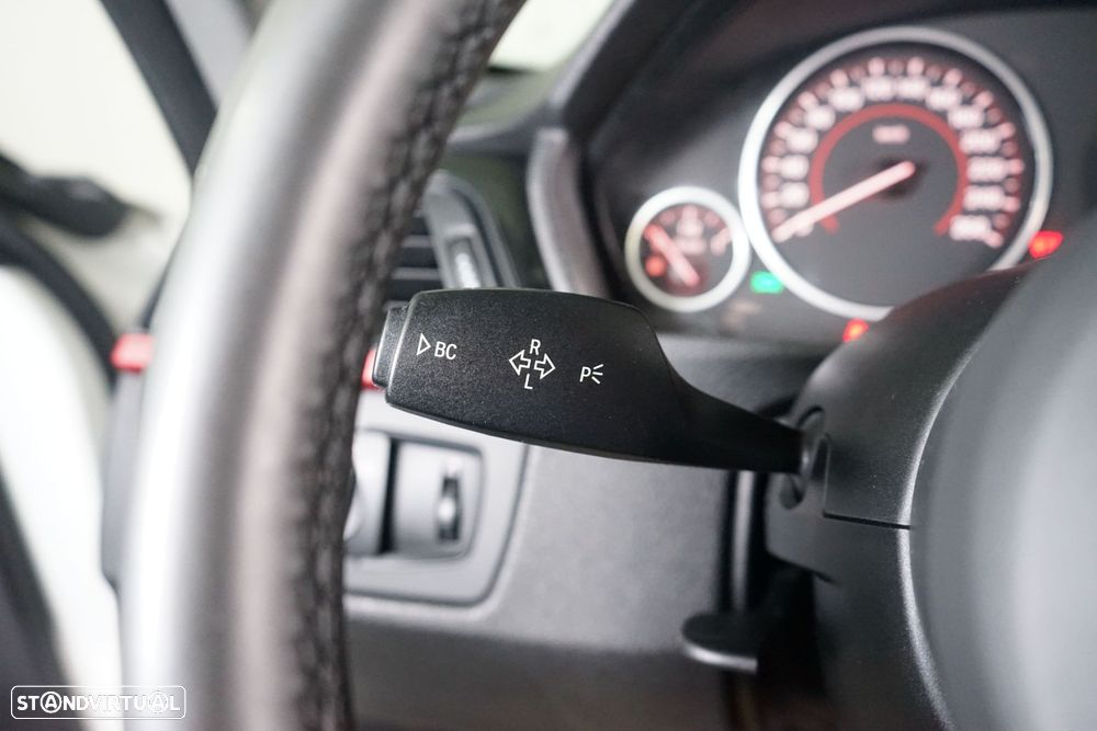 BMW 318 d Touring Line Sport - 24