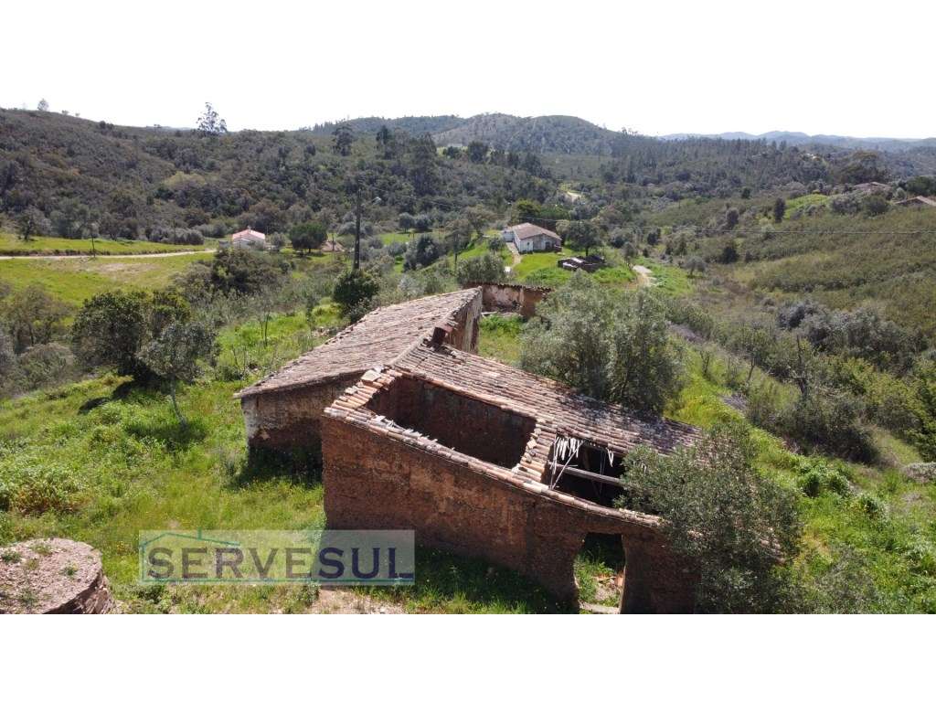 Casa térrea para reconstruir, possibilidade de ampliar até 300m2 e ... - Grande imagem: 4/36