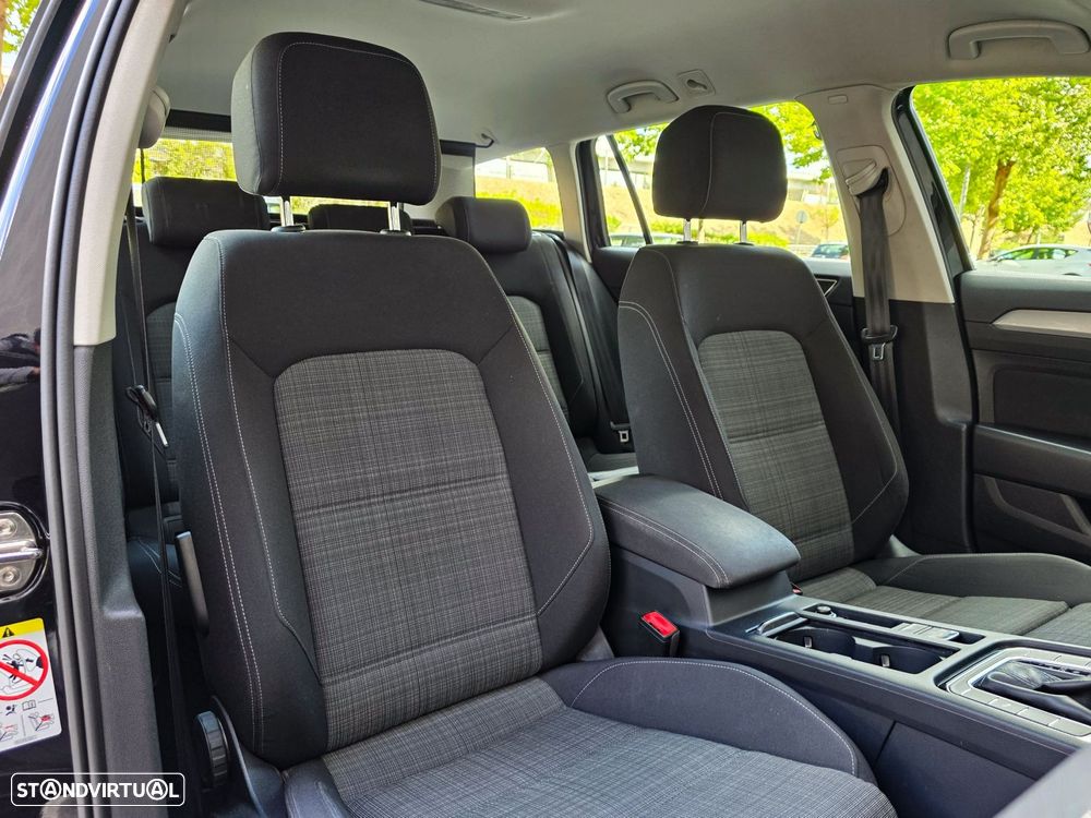 VW Passat Variant - 16