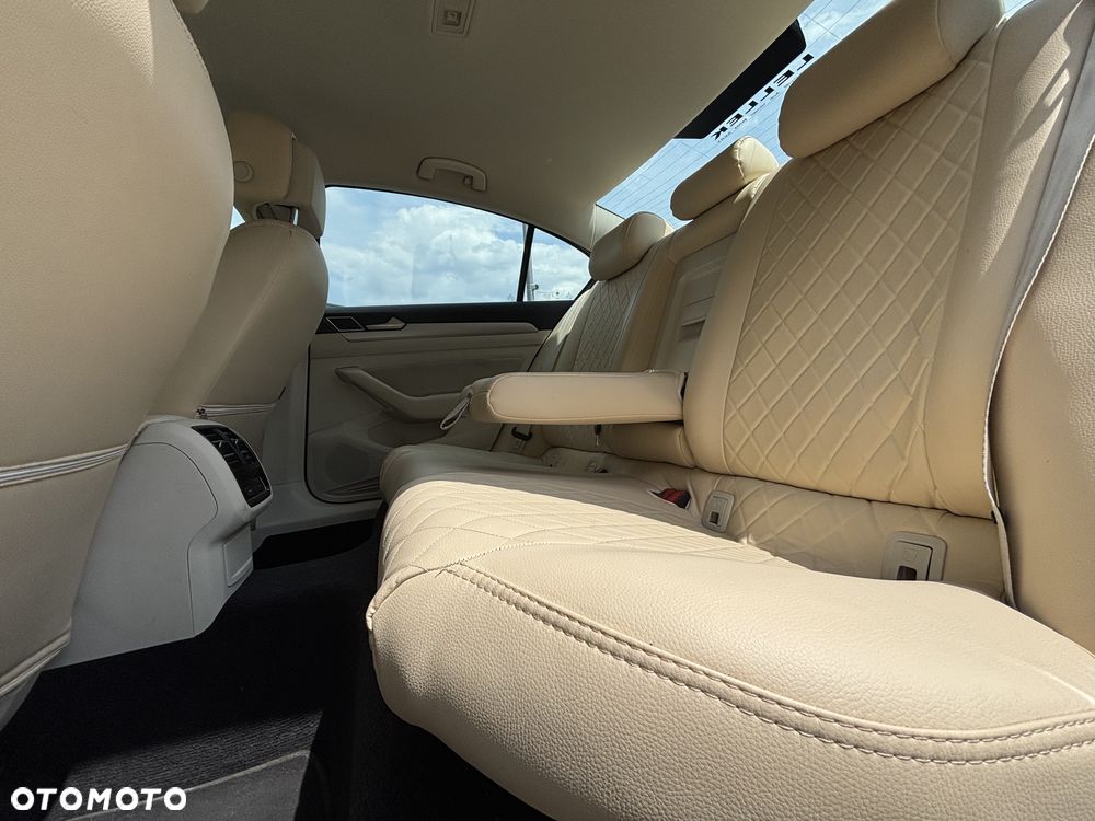 Volkswagen Passat 1.6 TDI BMT Comfortline - 18