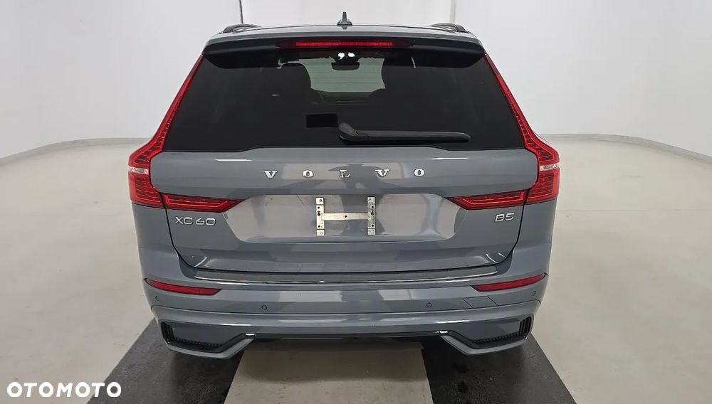 Volvo XC 60 B5 B AWD Ultimate Dark - 4
