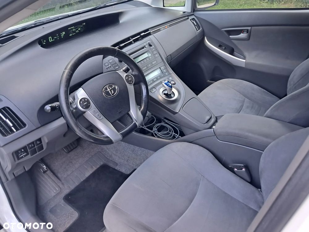 Toyota Prius 1.8 HSD Premium - 11