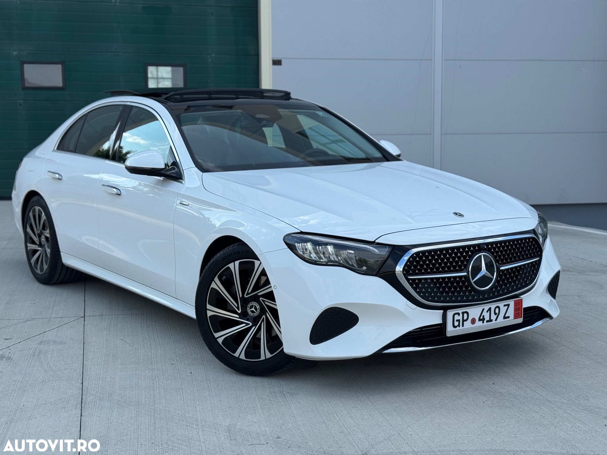 Mercedes-Benz E 220 d T 9G-TRONIC Edition AVANTGARDE - 2