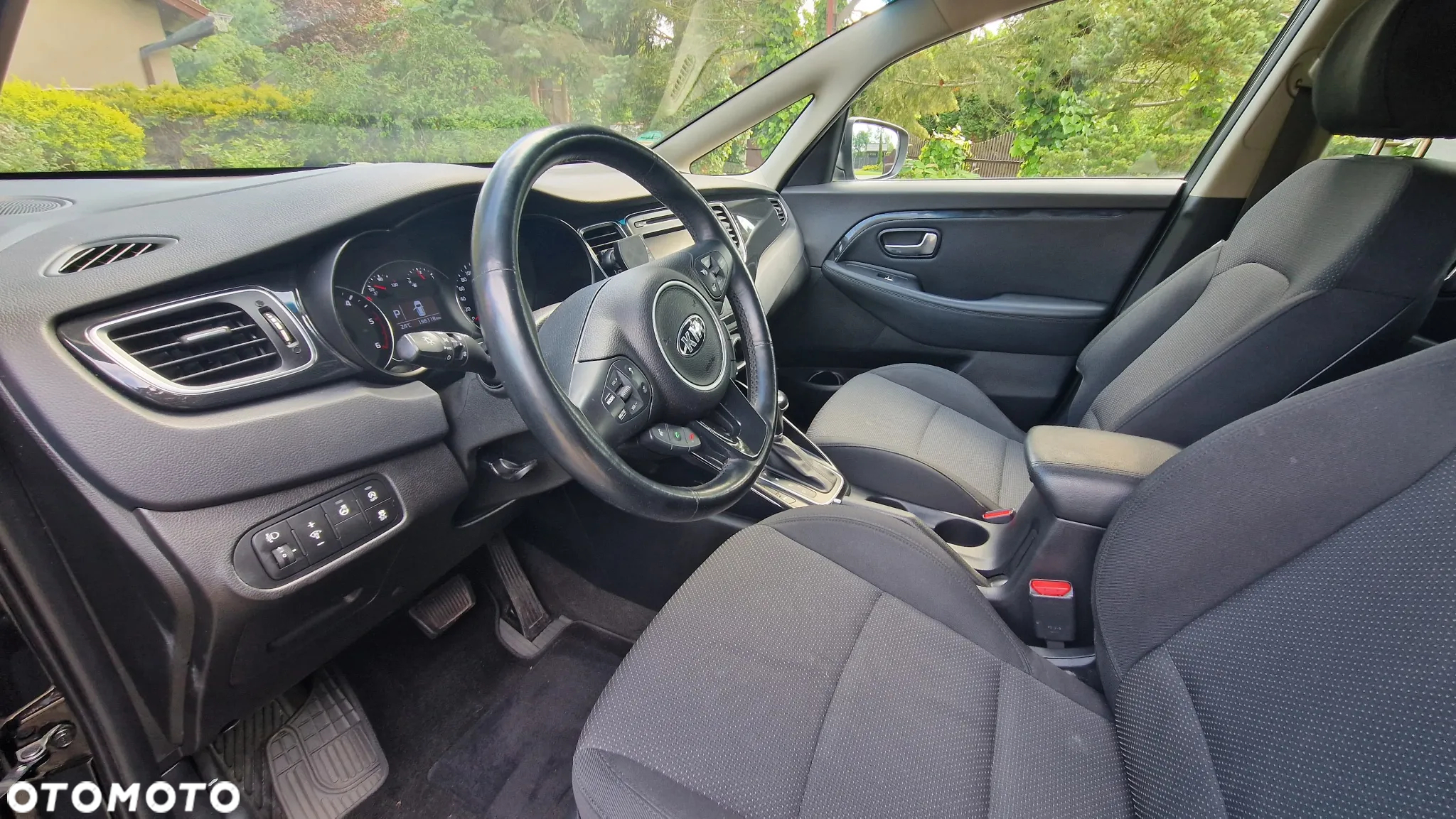 Kia Carens - 13