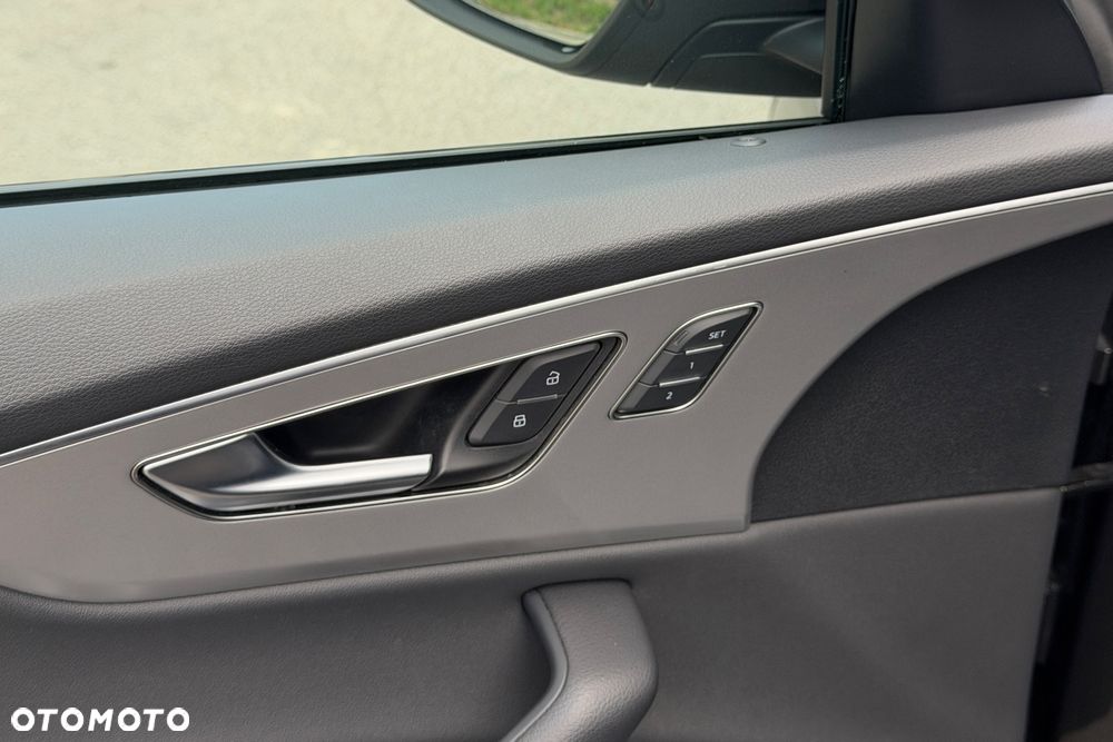 Audi Q8 55 TFSI e Quattro Tiptronic - 25