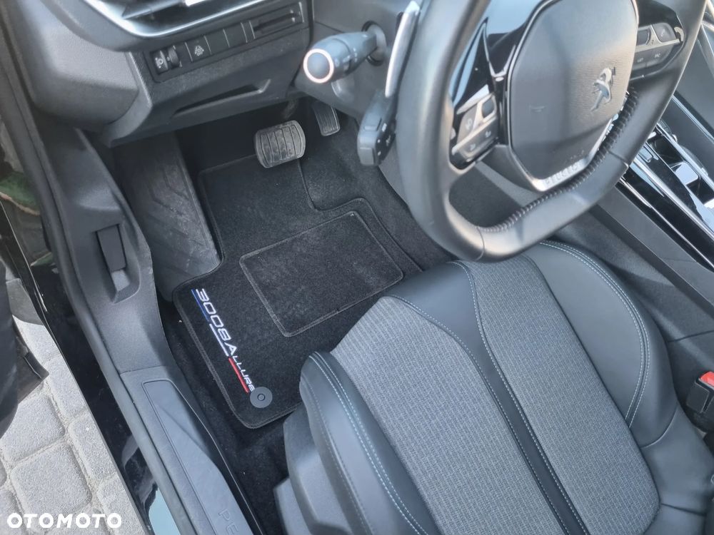 Peugeot 3008 1.2 PureTech Allure S&S EAT6 - 23