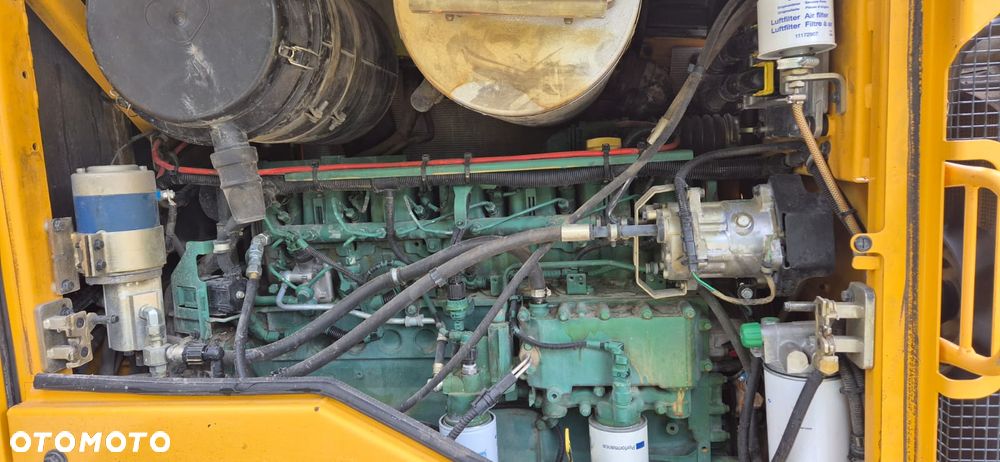 Volvo L 120 F - 8