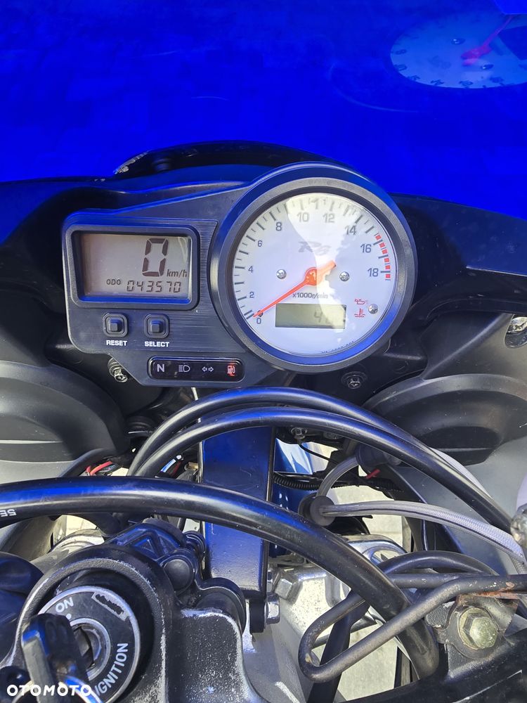 Yamaha R6 - 3