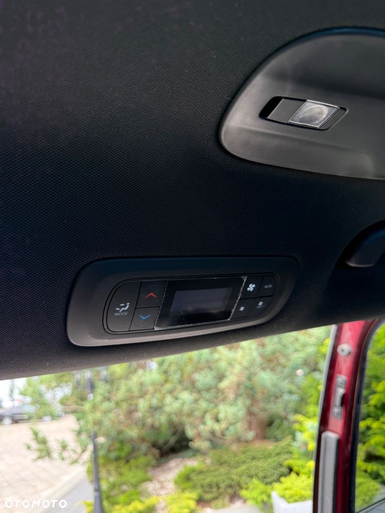 Chrysler Pacifica - 28