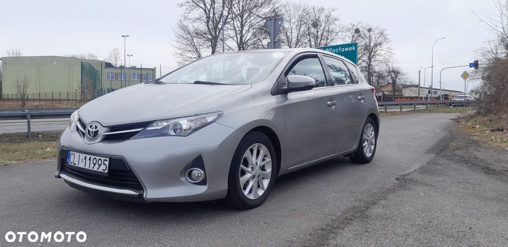Toyota Auris 2.0 D-4D Life - 2