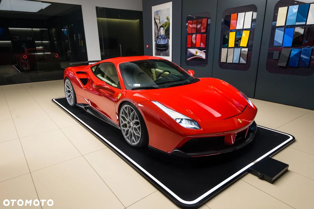 Ferrari 488 - 4