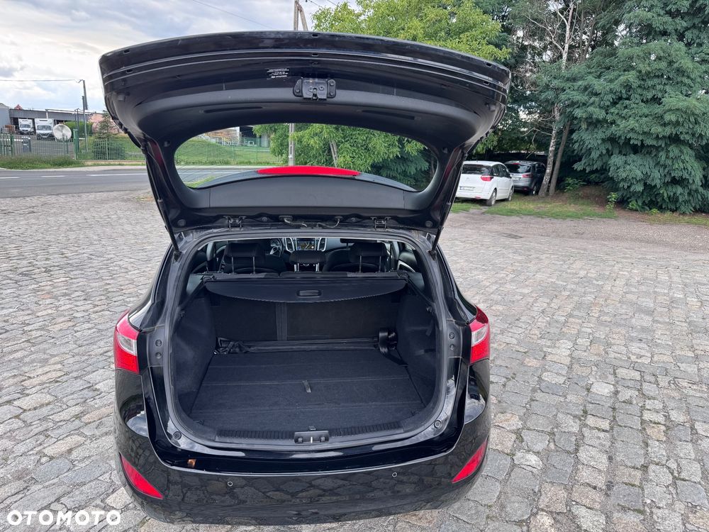 Hyundai i30 i30cw 1.6 CRDi Fifa World Cup Edition - 26