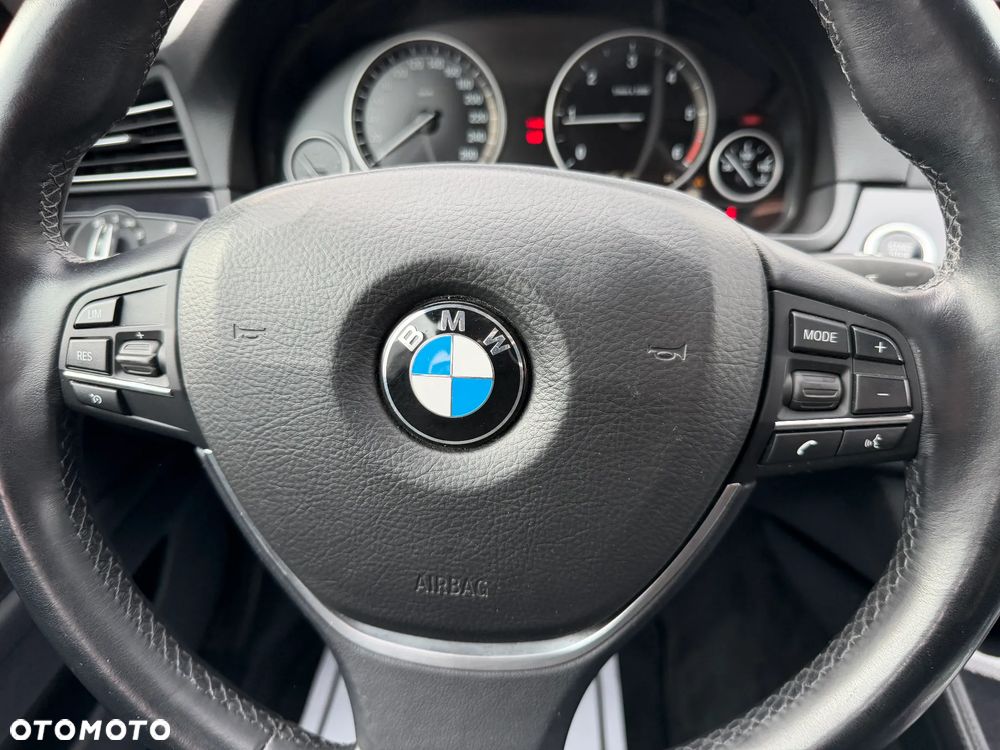 BMW Seria 5 520d Luxury Line - 9