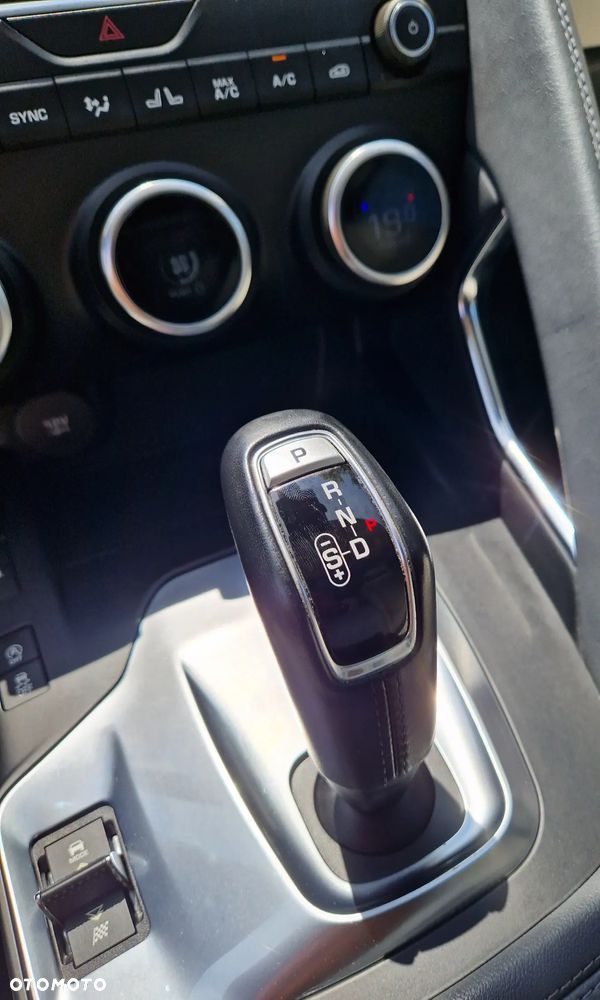 Jaguar E-Pace D150 AWD S - 19