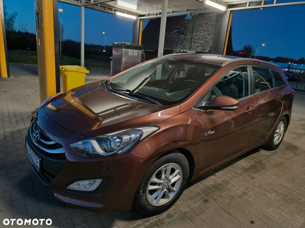 Hyundai i30 blue Kombi 1.6 CRDi Classic - 3