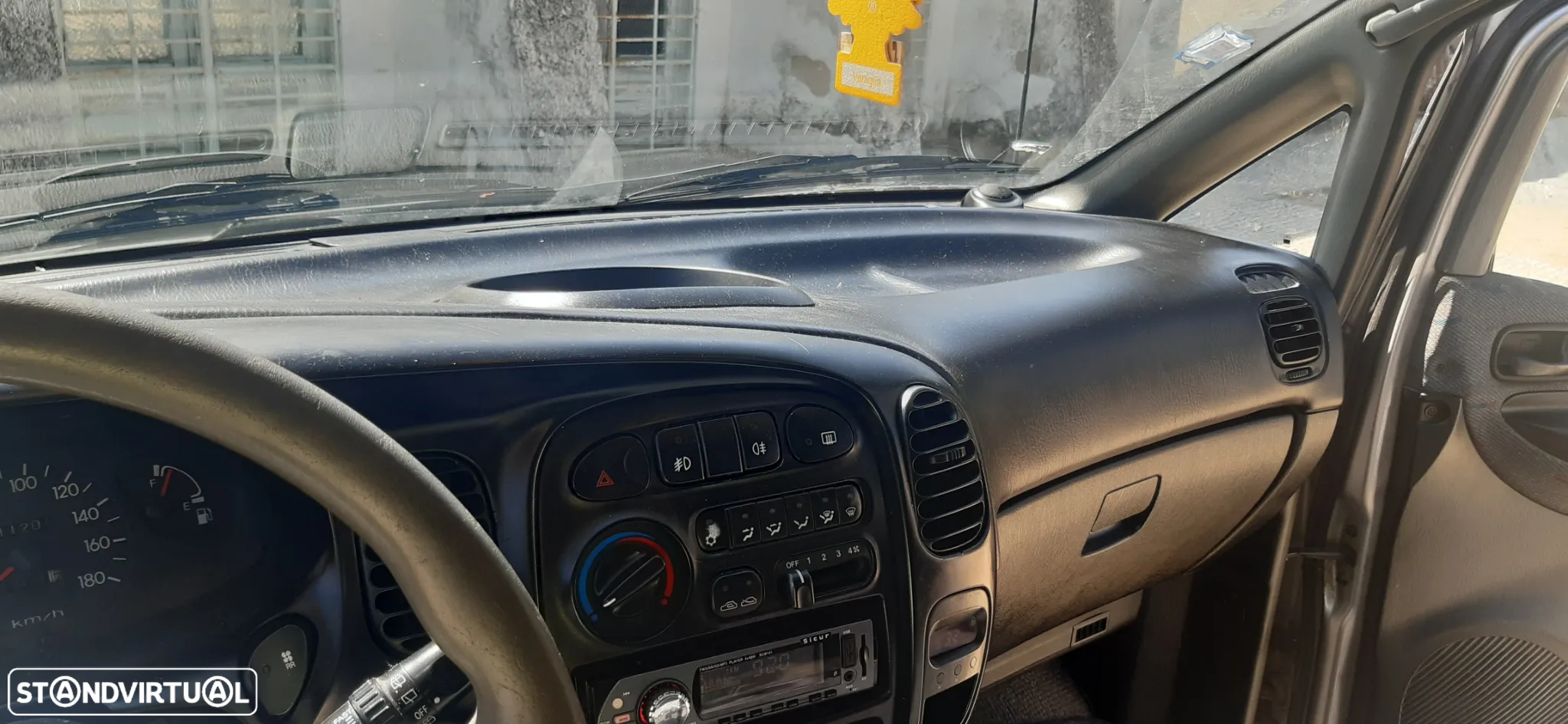 Hyundai H-1 Starex - 6