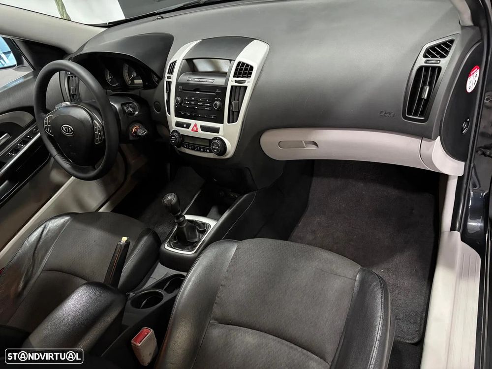Kia Ceed SW 1.6 CRDi TX - 10