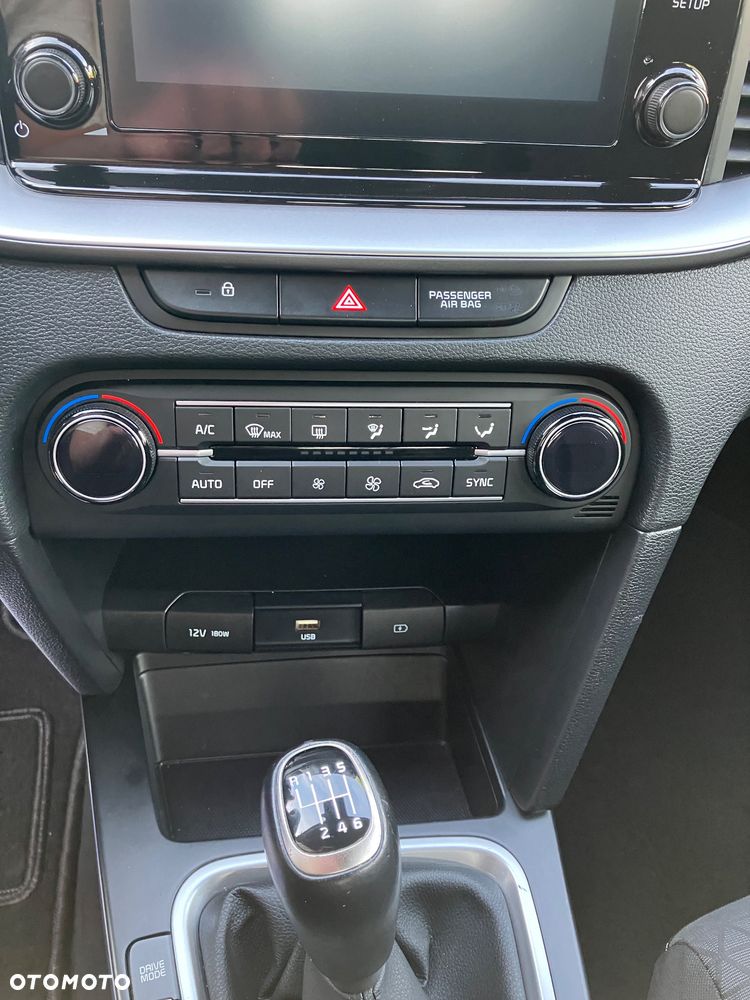 Kia Ceed 1.6 CRDi mHEV Business Line - 13