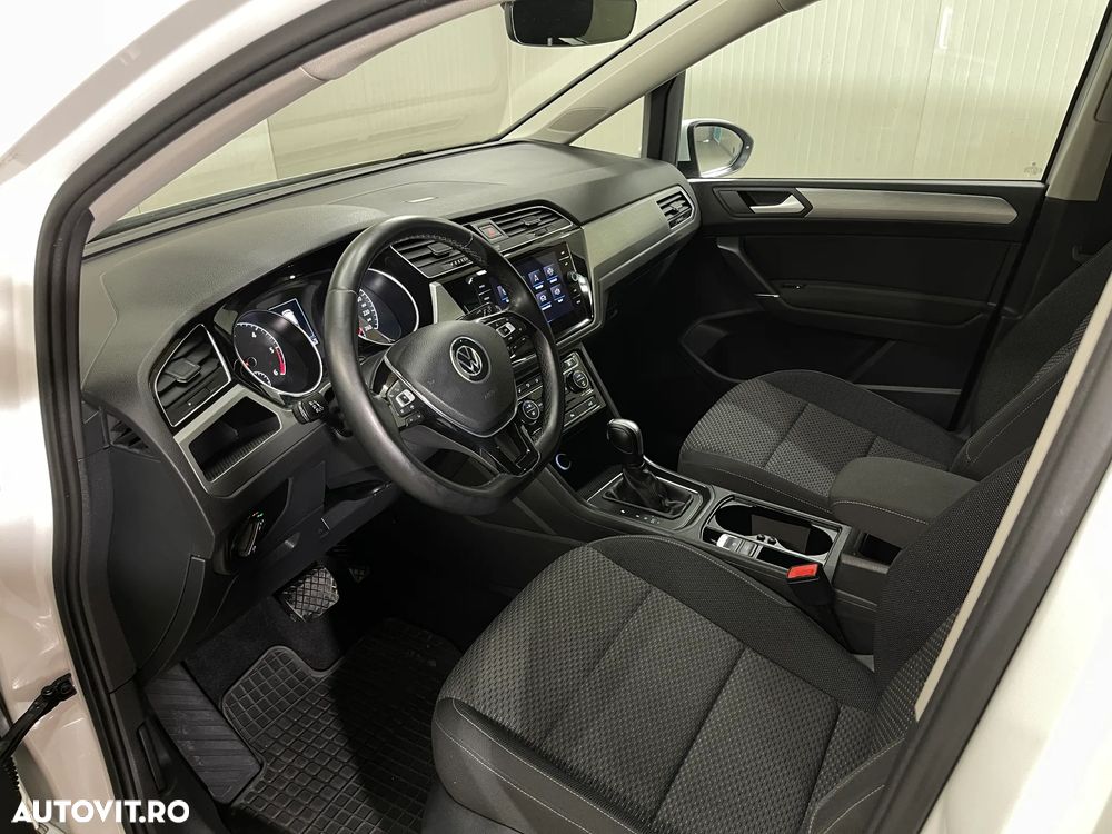 VOLKSWAGEN Touran 2022 — imagine 5