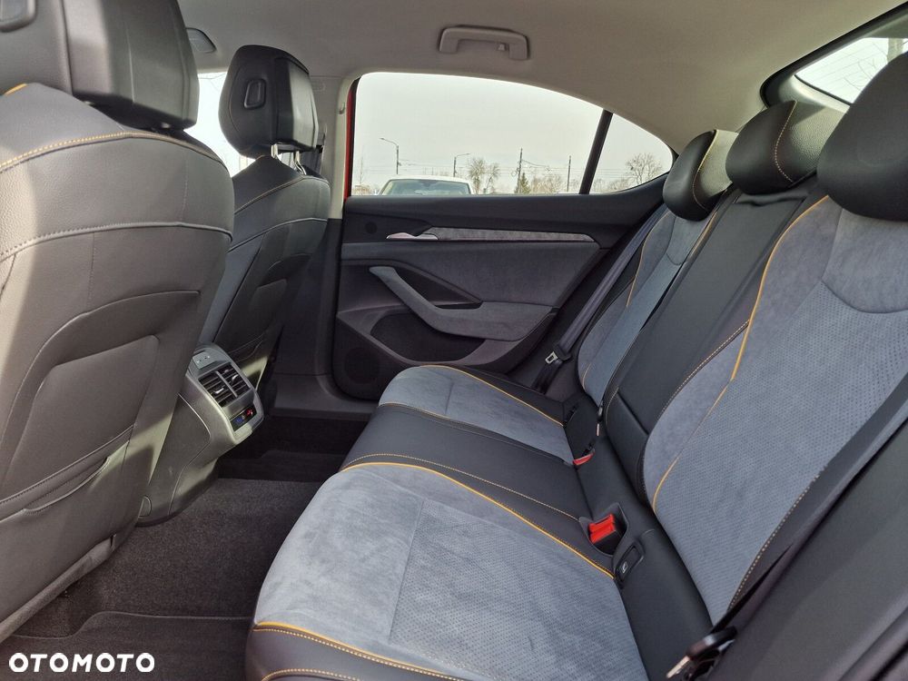 Skoda Superb 2.0 TDI SCR 4x4 Selection DSG - 12