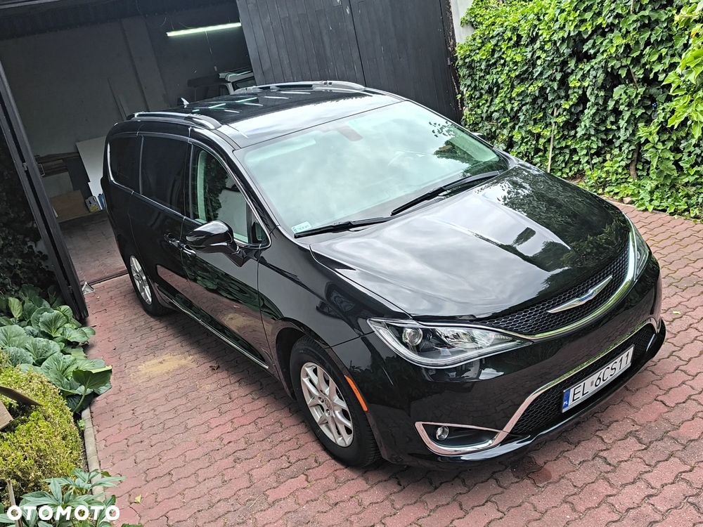Chrysler Pacifica - 1