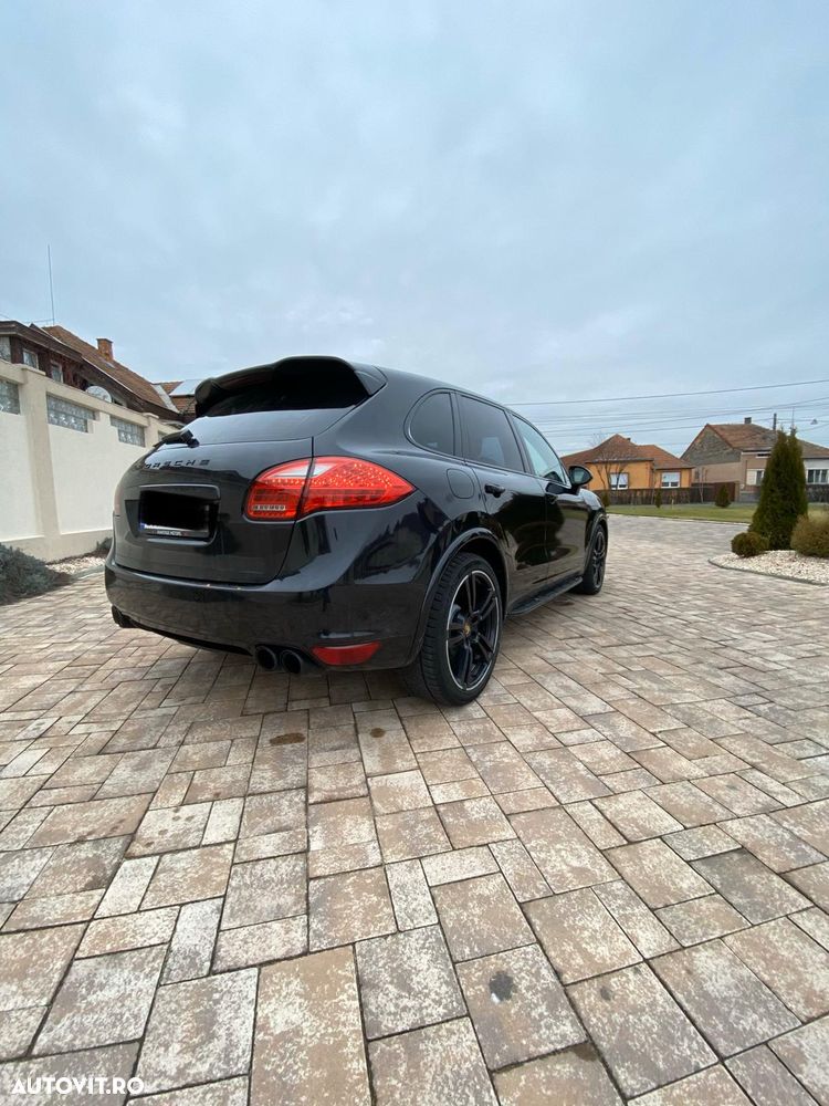 Porsche Cayenne - 8