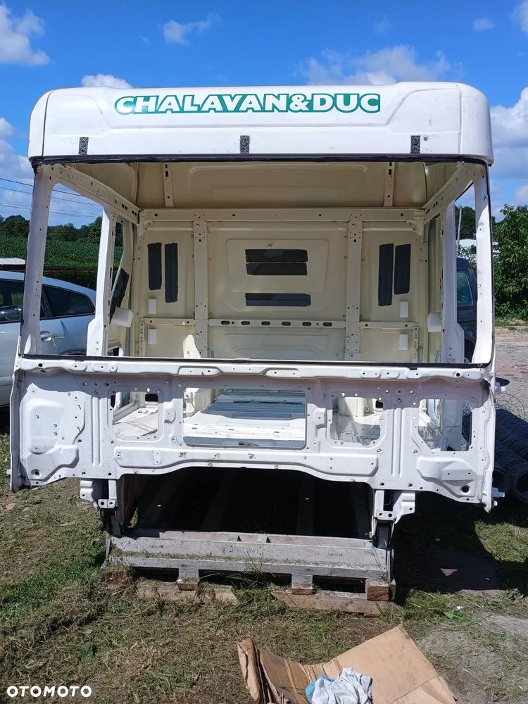 kabina SCANIA - 2