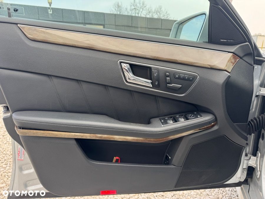 Mercedes-Benz Klasa E 350 4-Matic - 16