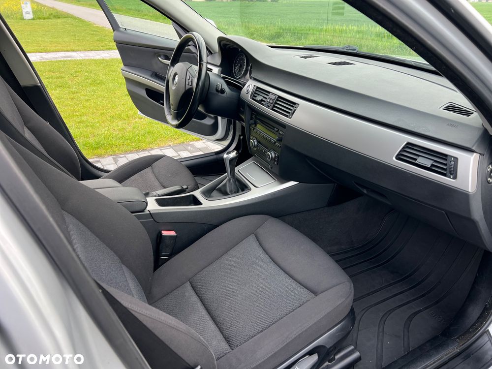 BMW Seria 3 320i - 22