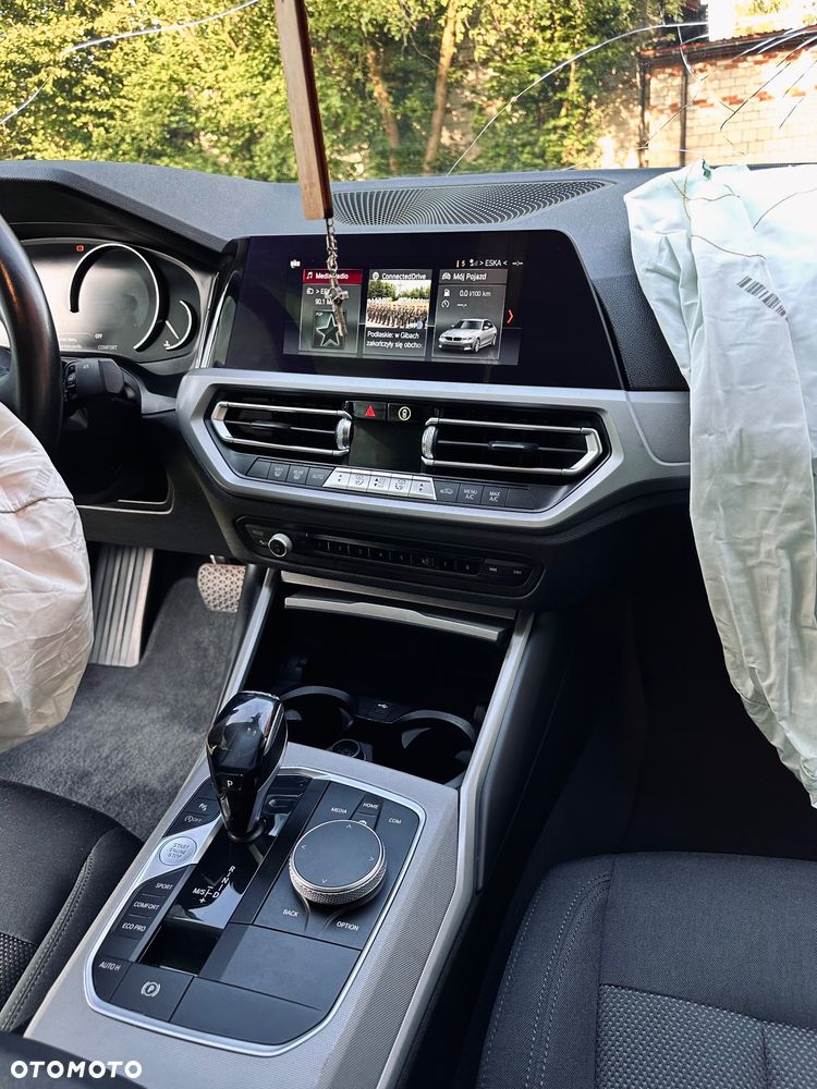 BMW Seria 3 318d - 14