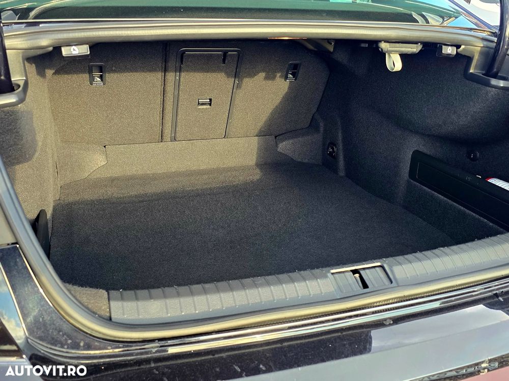 Volkswagen Passat 2.0 TDI DSG Highline - 20