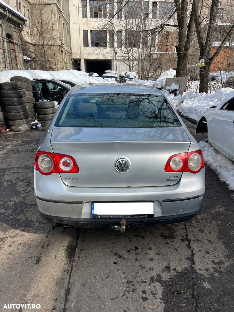 Dezmembrez VW Volkswagen Passat B6 berlina 2.0 BKP 4Motion gri argintiu LA7V - 3