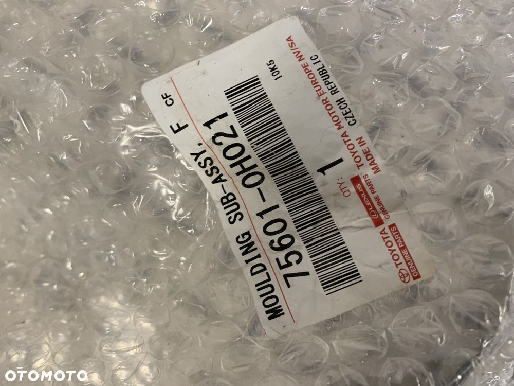 NOWA ORYGINALNA LISTWA BŁOTNIKA PRAWY PRZÓD PRAWA PRZEDNIA TOYOTA AYGO X 22-26 75611-0H011 - 8