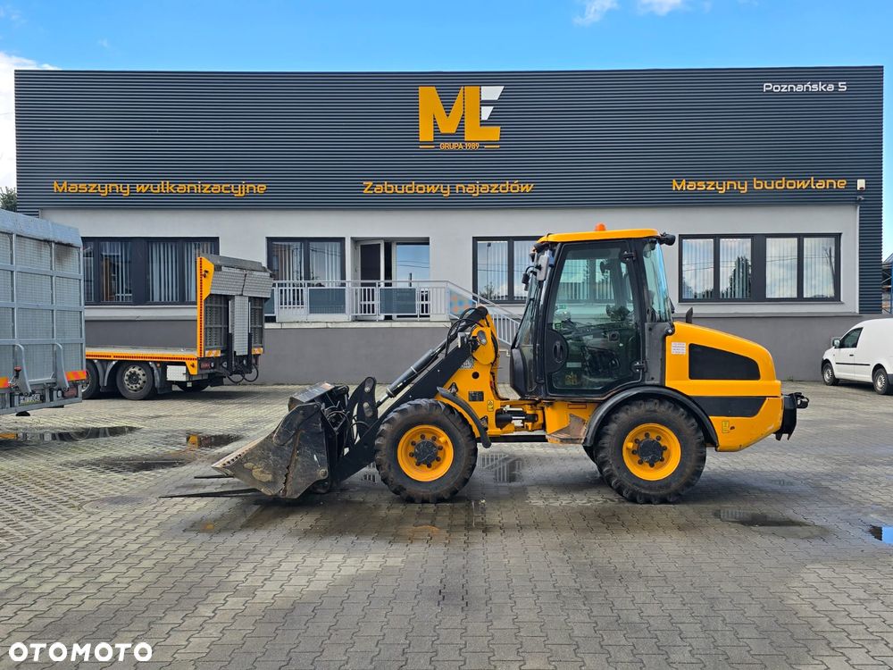 JCB 406 SVC - 1