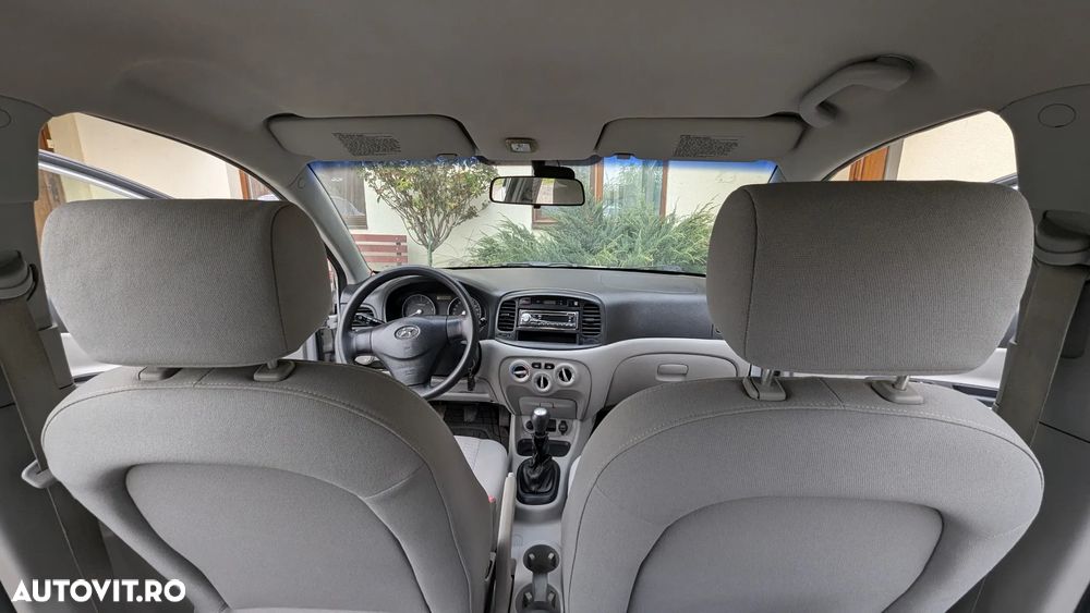 Hyundai Accent - 8