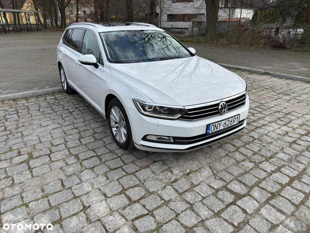 Volkswagen Passat - 1